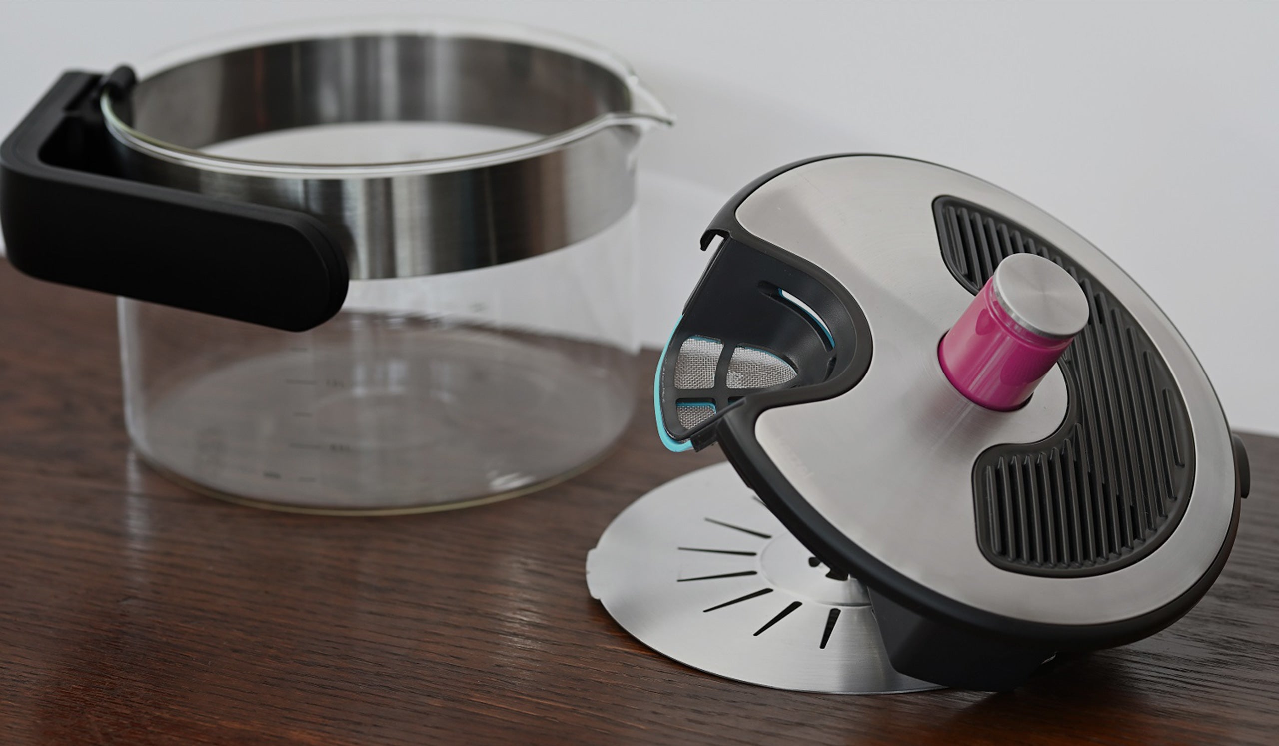 Der Kezzel zerlegt in Einzelteile.